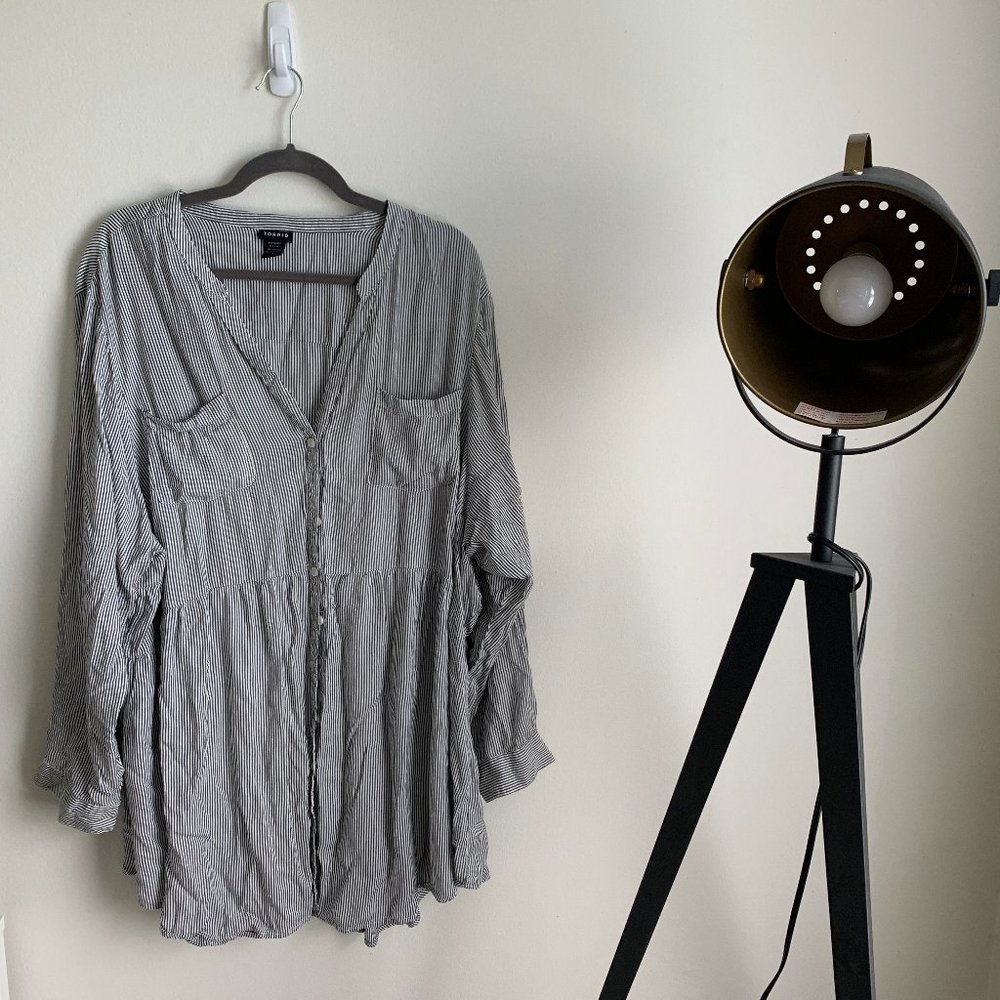 Torrid Size 5 (26/28) Monochromatic Striped Blouse